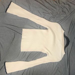 Aeropostale Cropped Sweater with flared sleeves